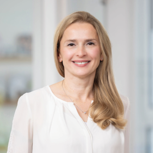 Dr. med. Maria Abrar